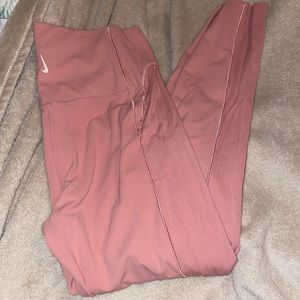 NIKE Yoga Luxe Infinalon Ruffled 7/8 Tights in Large